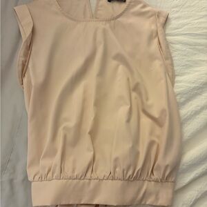 Chic Sleeveless Blouse in Cream